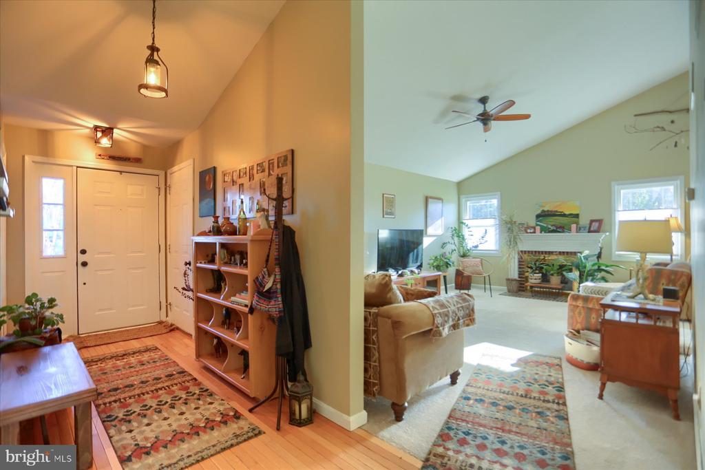 9 McCandless Dr
