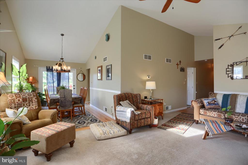 9 McCandless Dr