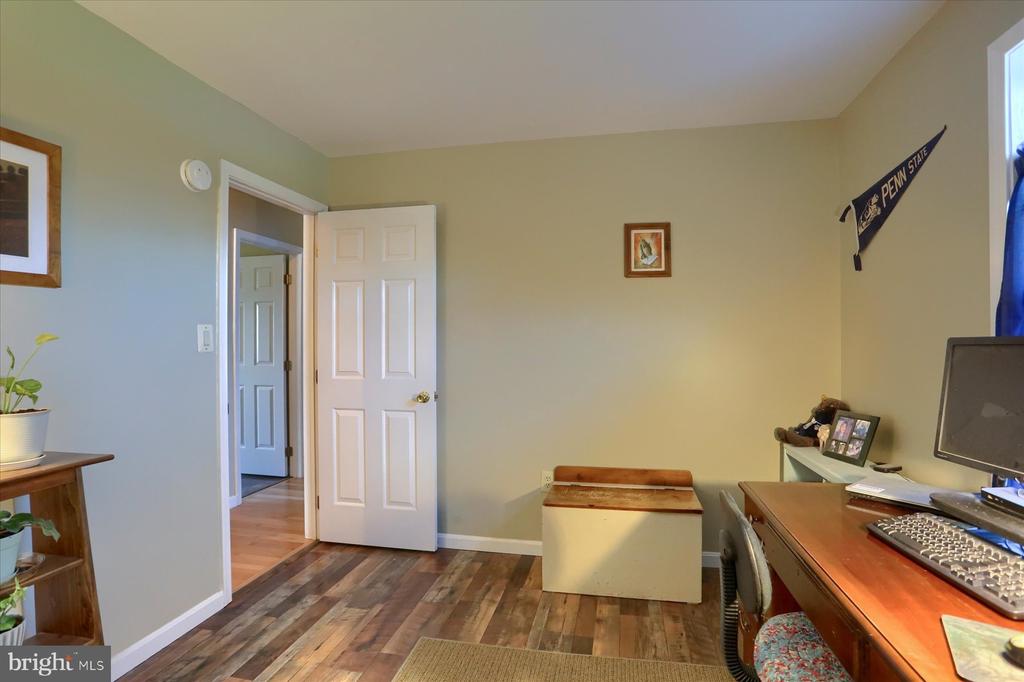 9 McCandless Dr