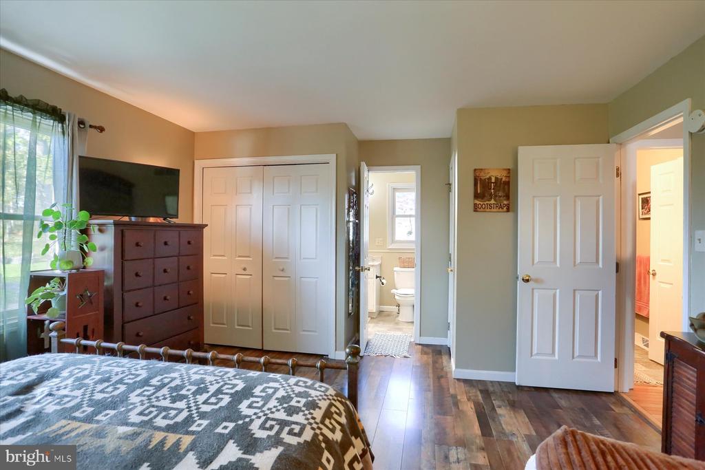 9 McCandless Dr
