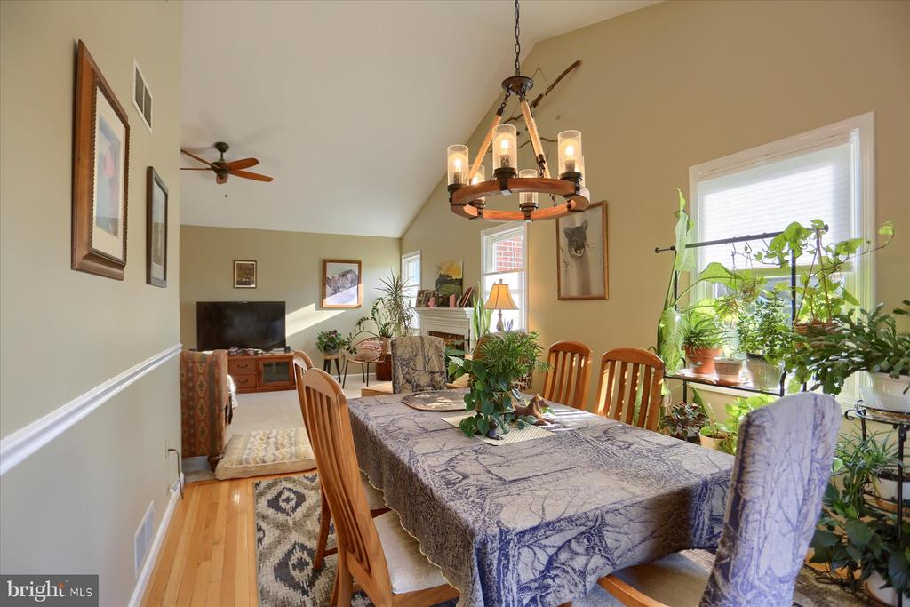 9 McCandless Dr