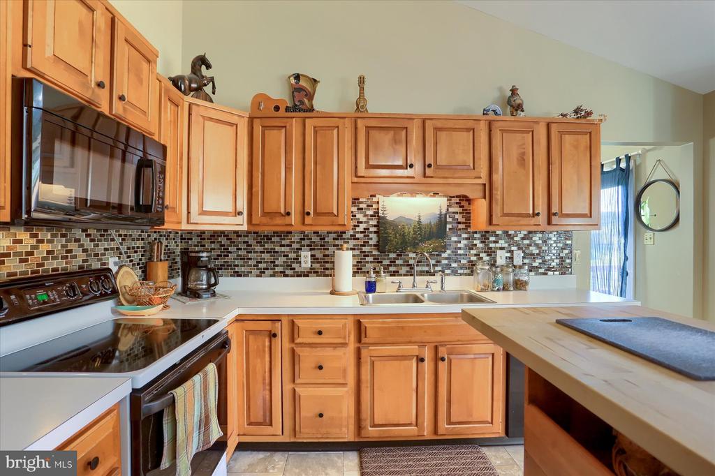 9 McCandless Dr