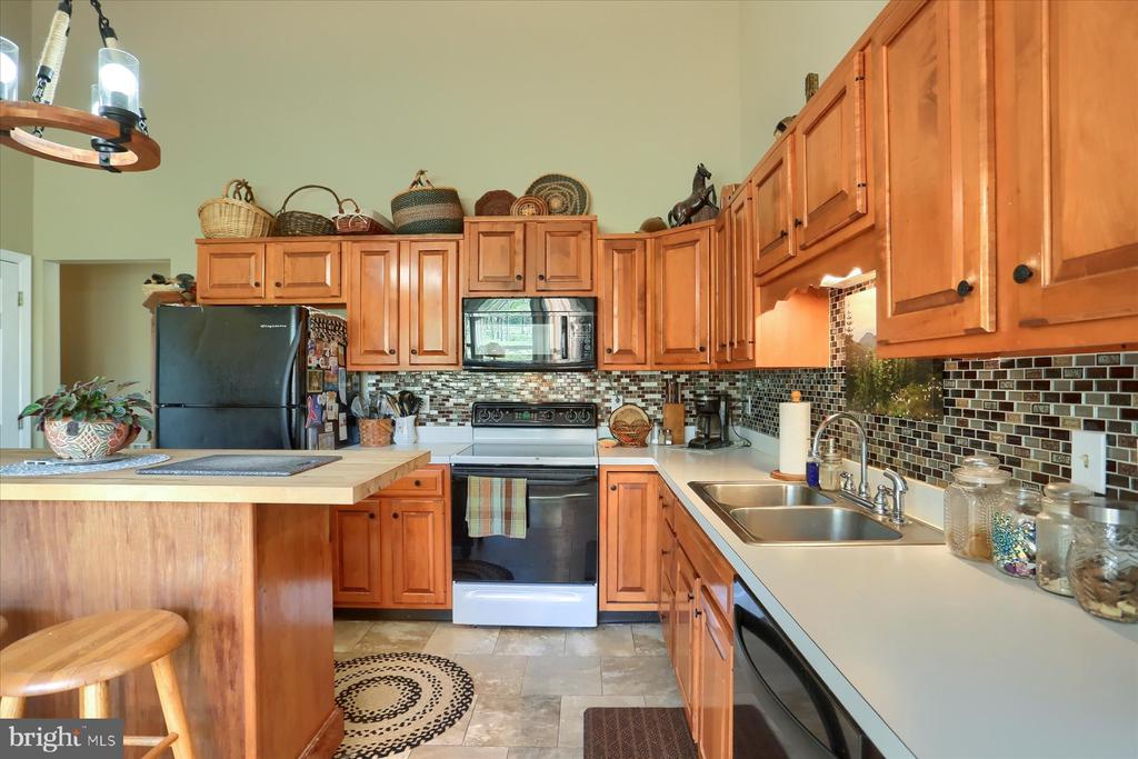 9 McCandless Dr