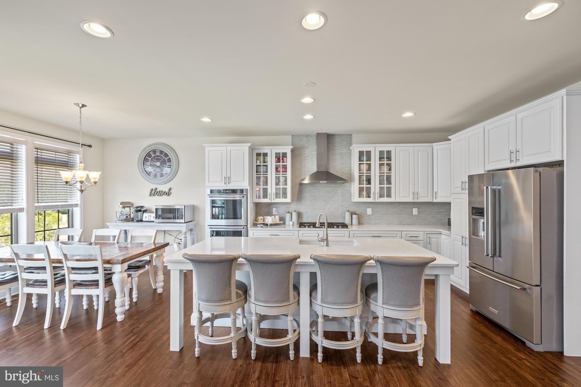 9 LOOKOUT COURT