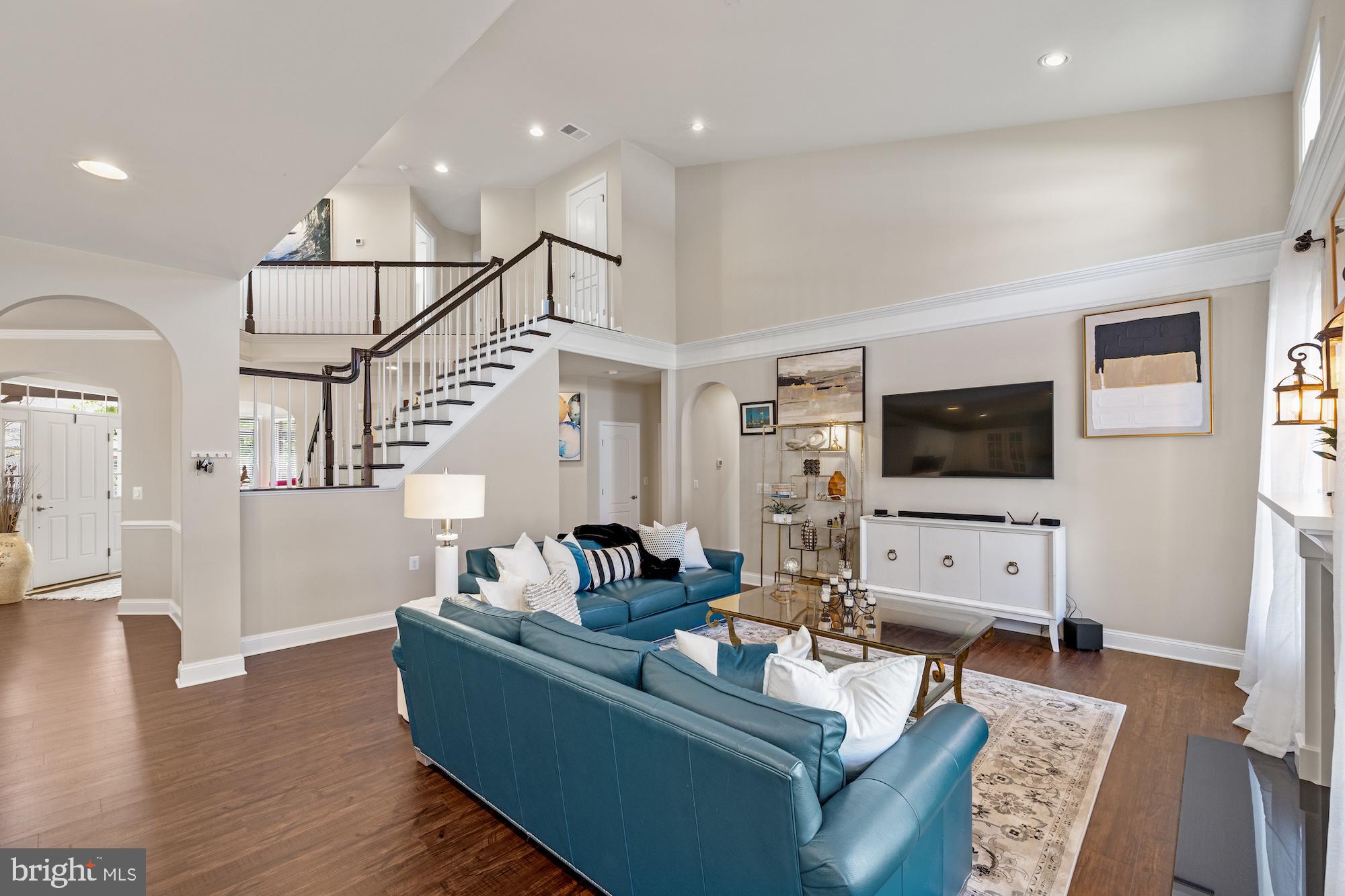 9 LOOKOUT COURT