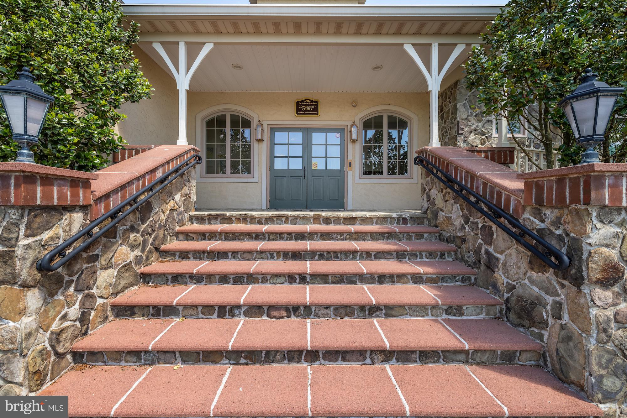 9 LOOKOUT COURT