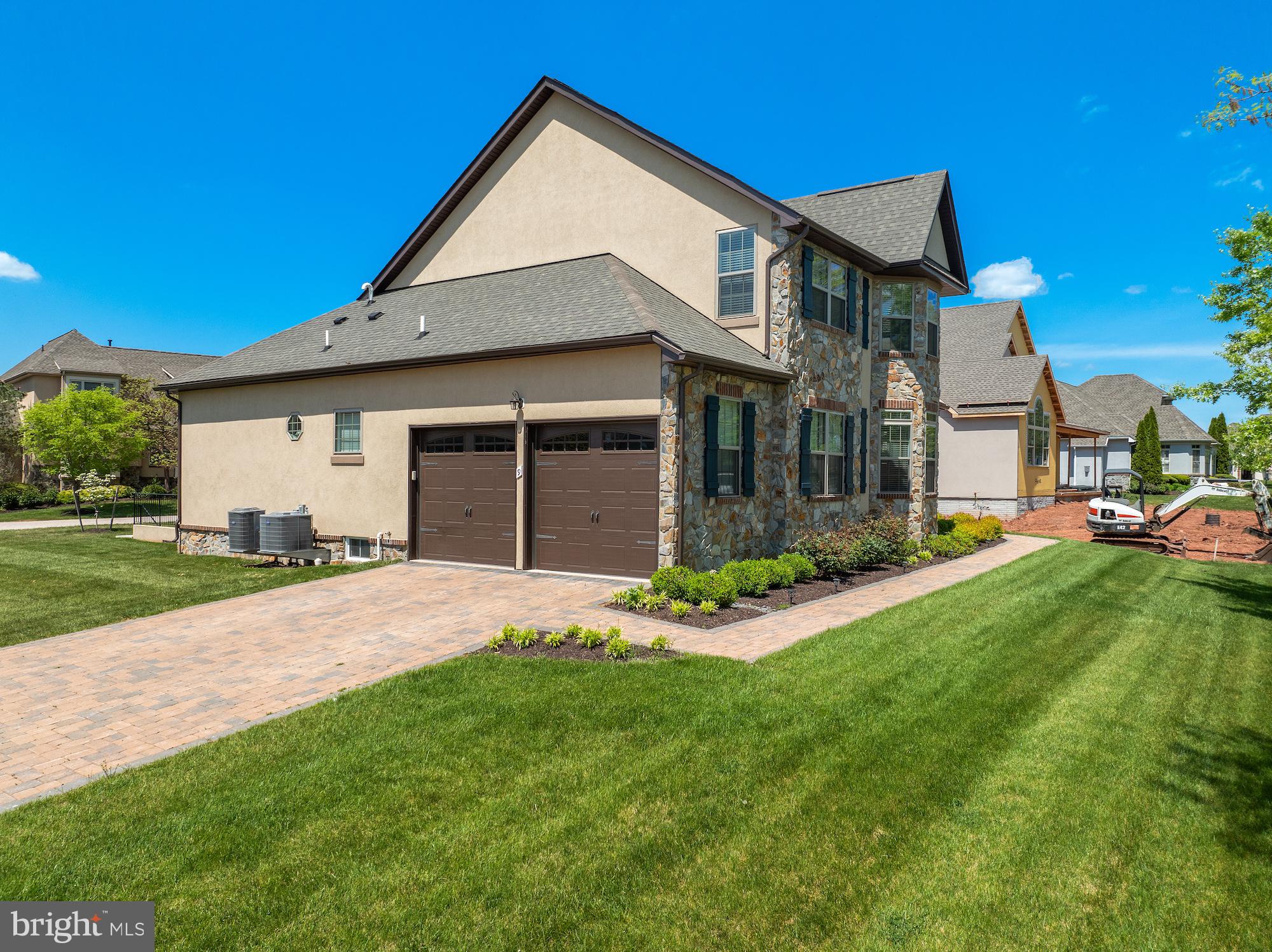 9 LOOKOUT COURT