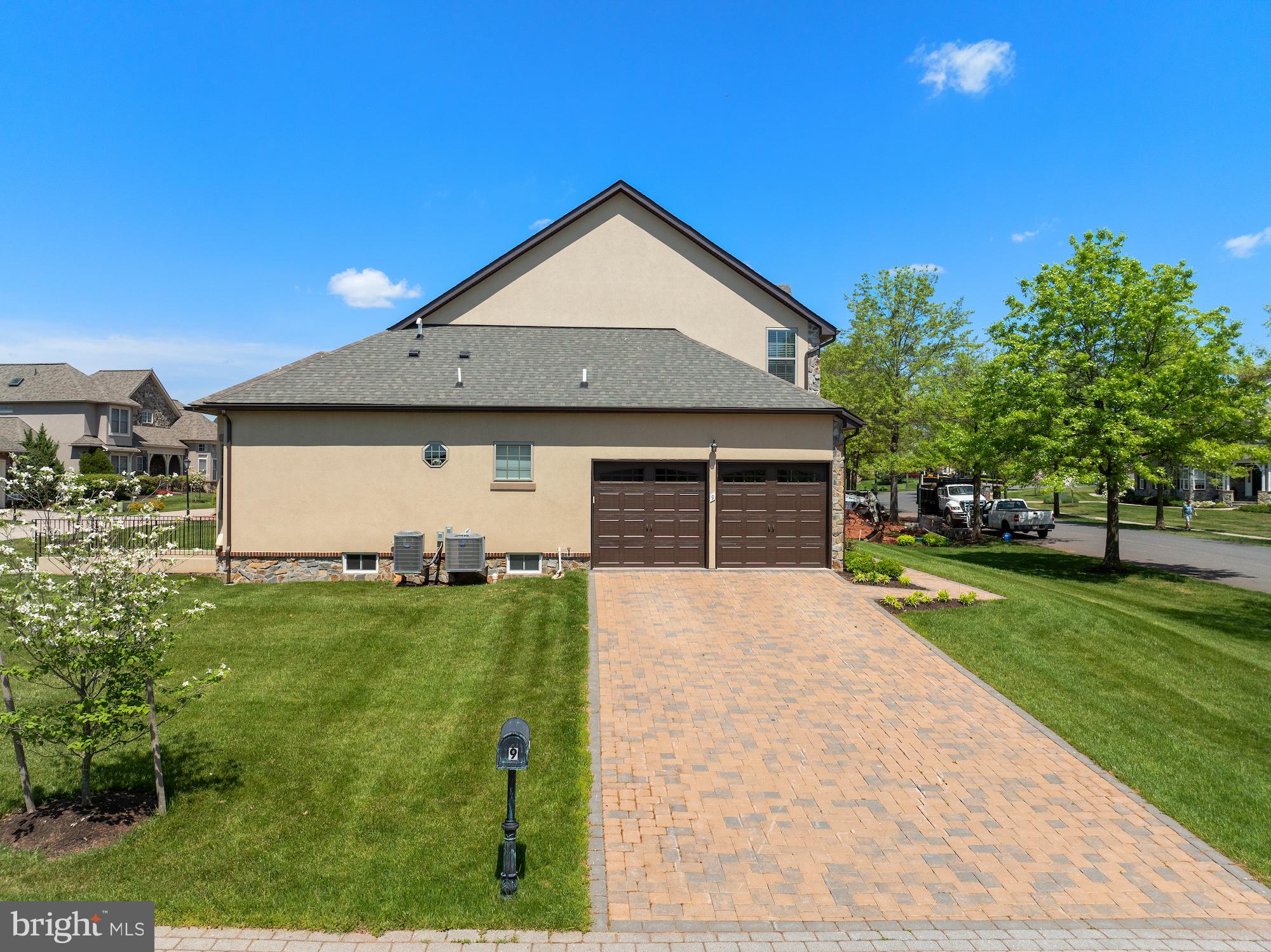 9 LOOKOUT COURT