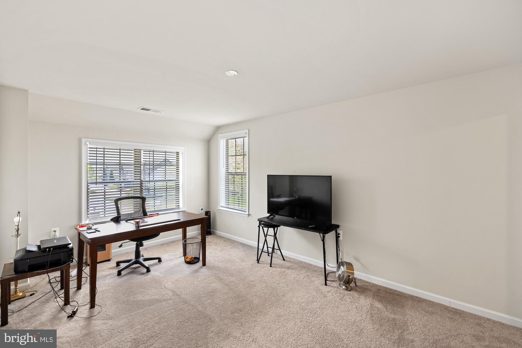 9 LOOKOUT COURT