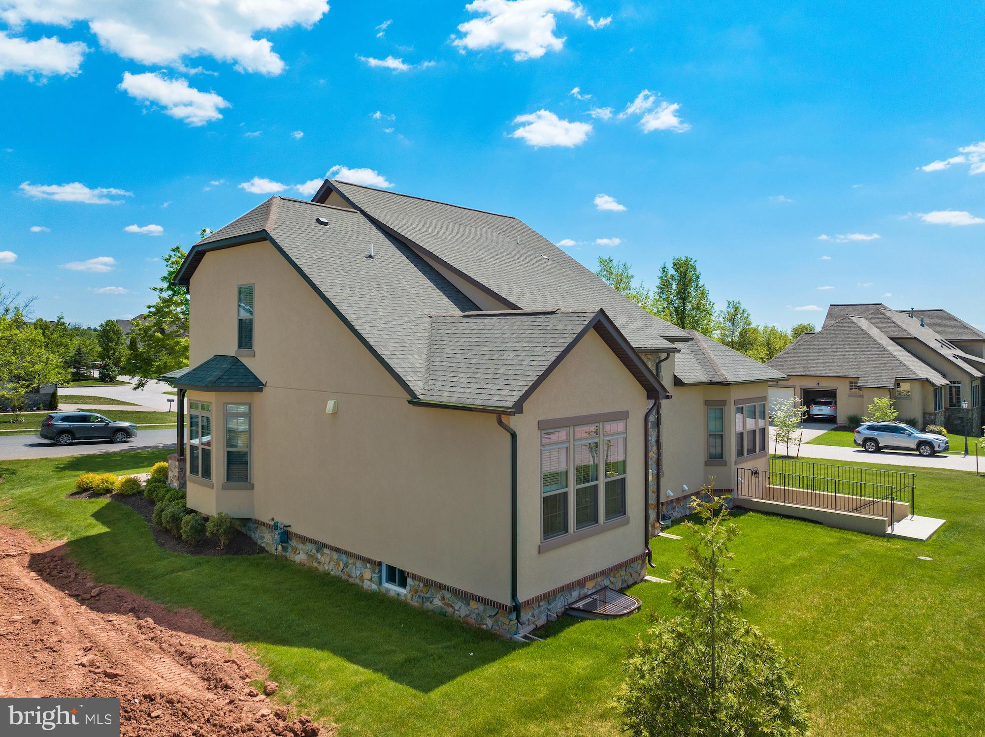 9 LOOKOUT COURT