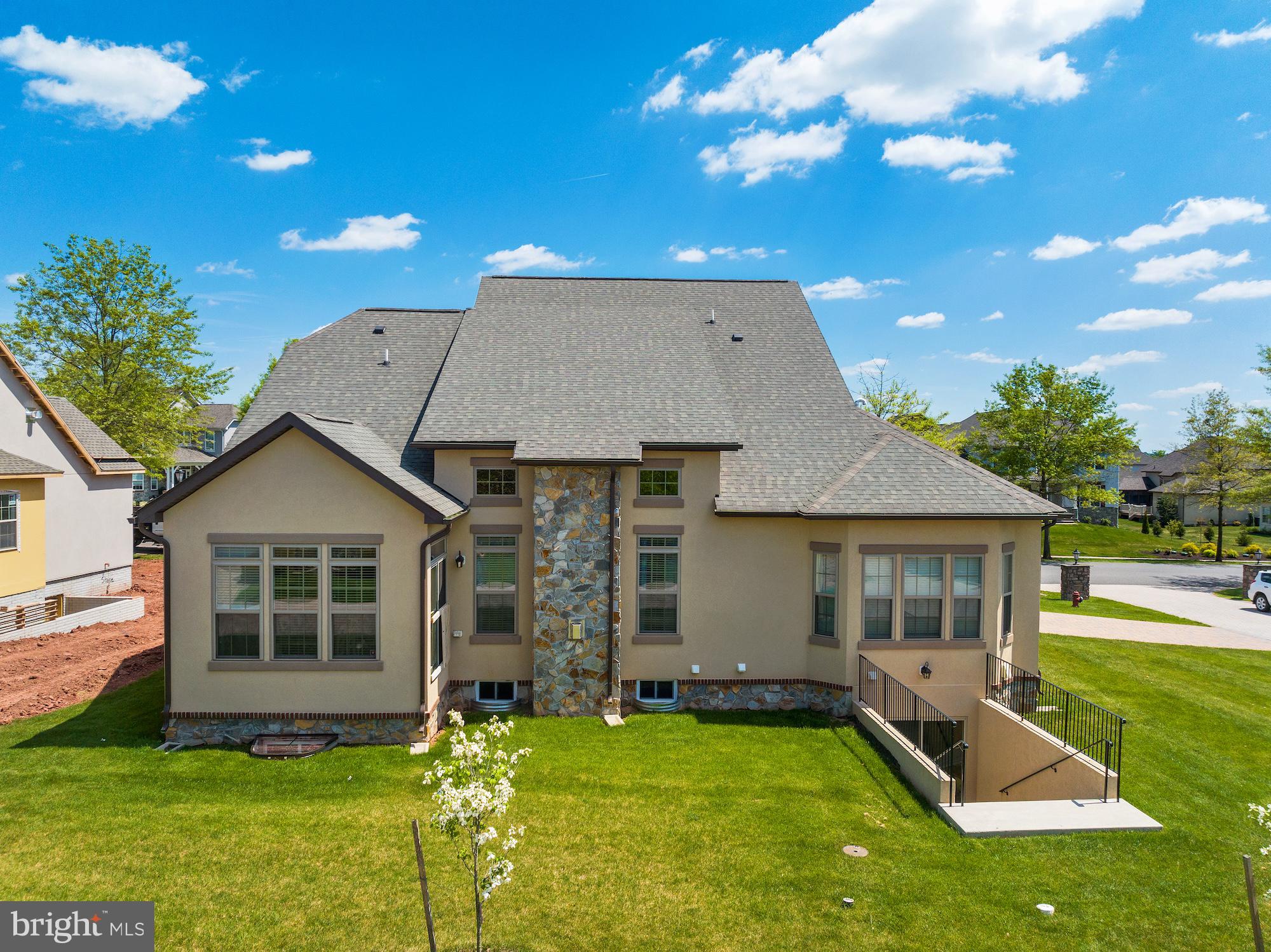 9 LOOKOUT COURT
