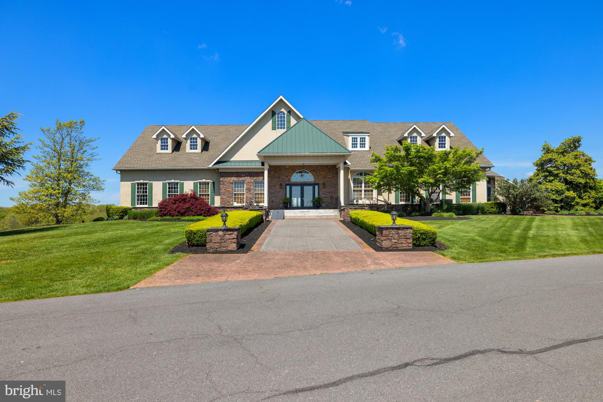 9 LOOKOUT COURT