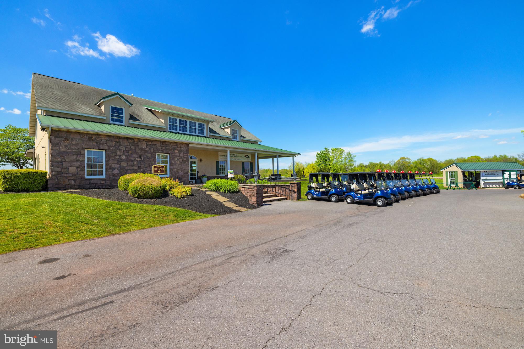 9 LOOKOUT COURT
