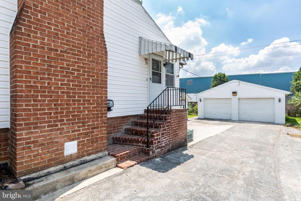 231 E HIGH STREET