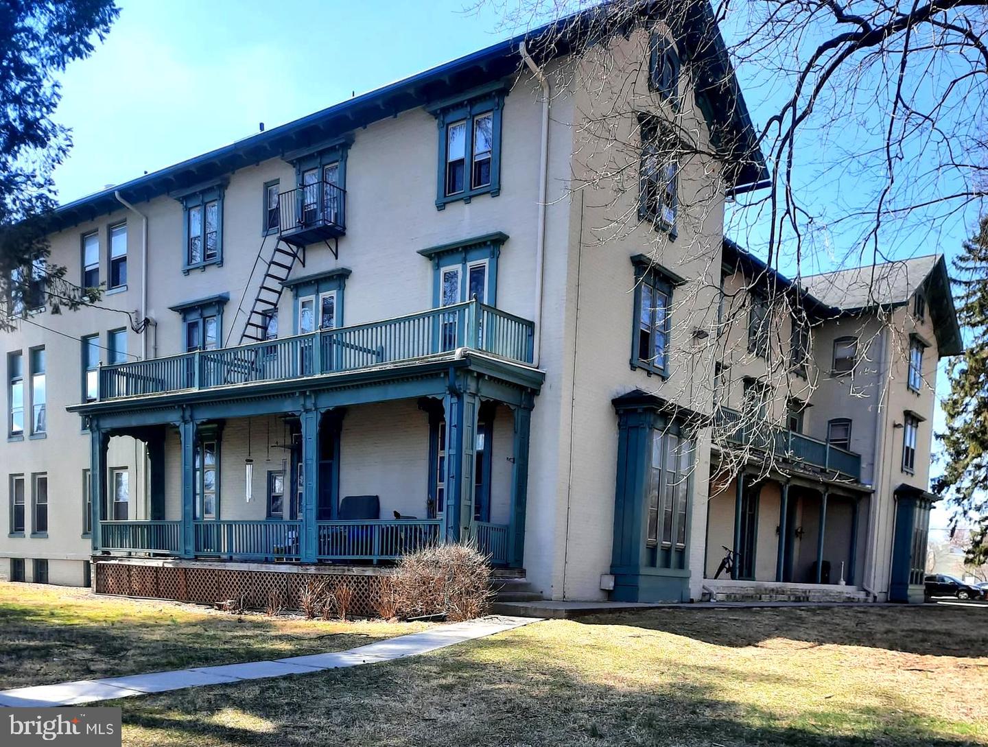 12 S Filbert St #B15