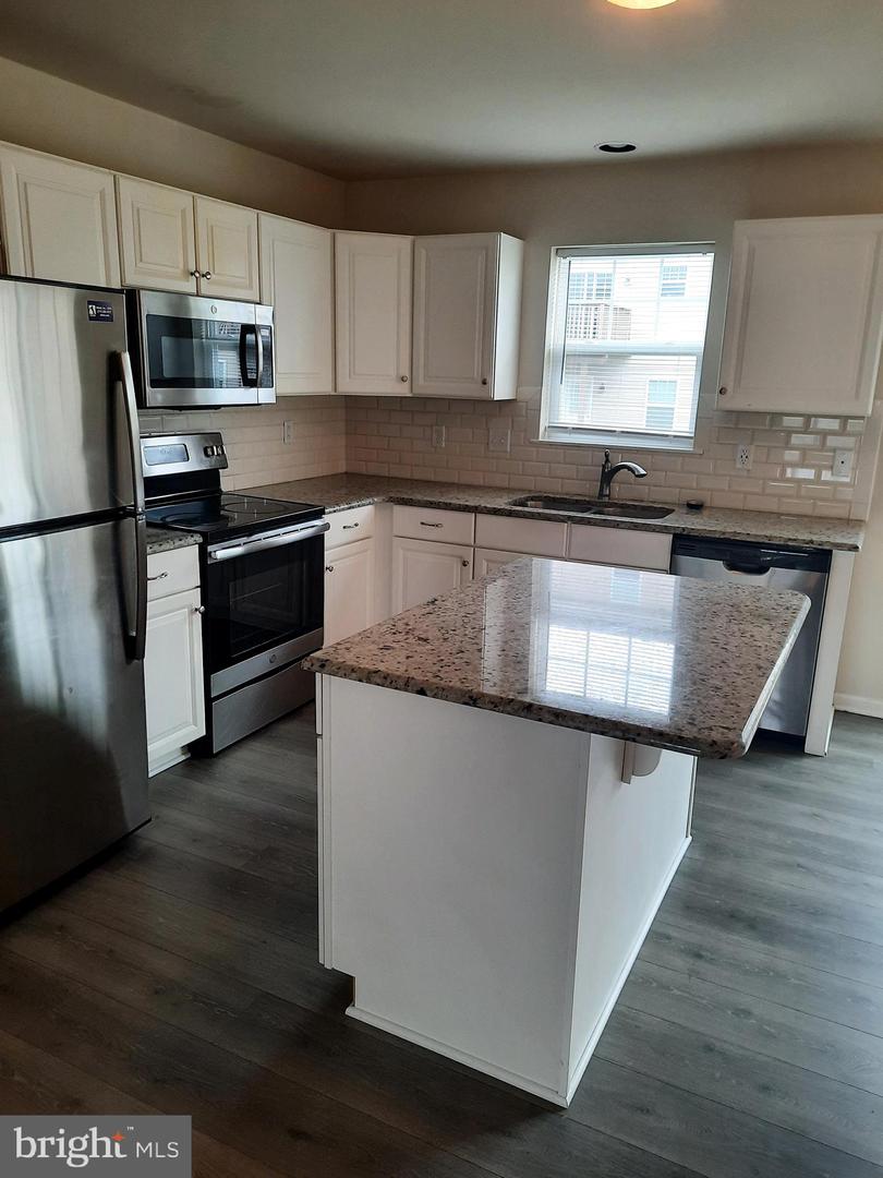 1035 Admirals Quay Dr