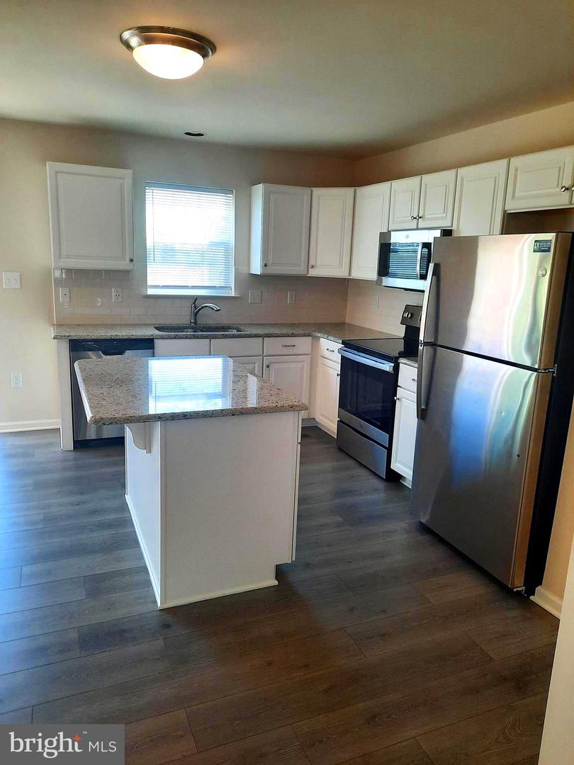 837 Admirals Quay Dr