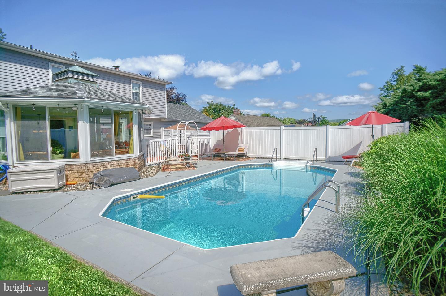 475 Woodcrest Dr