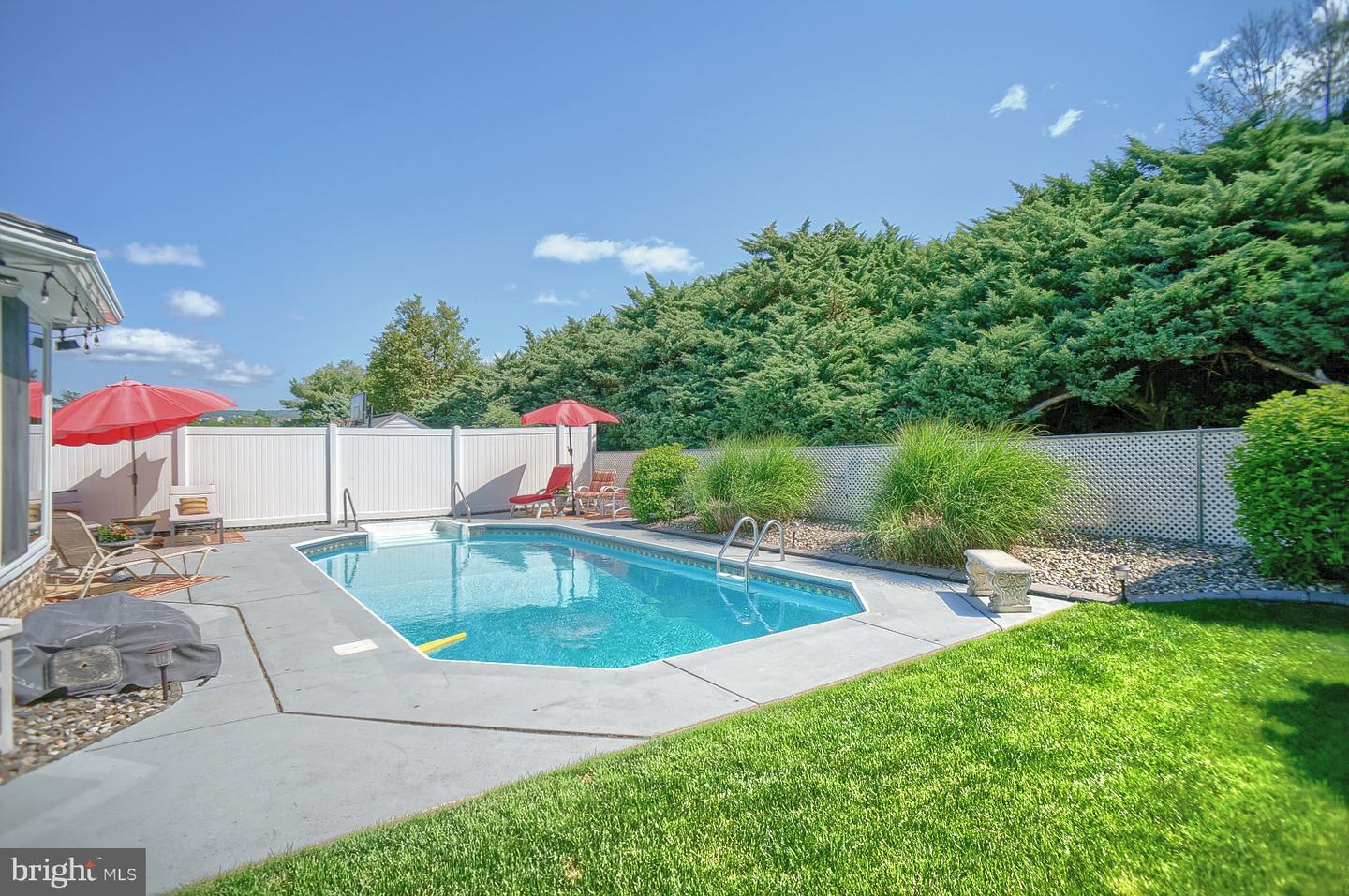 475 Woodcrest Dr