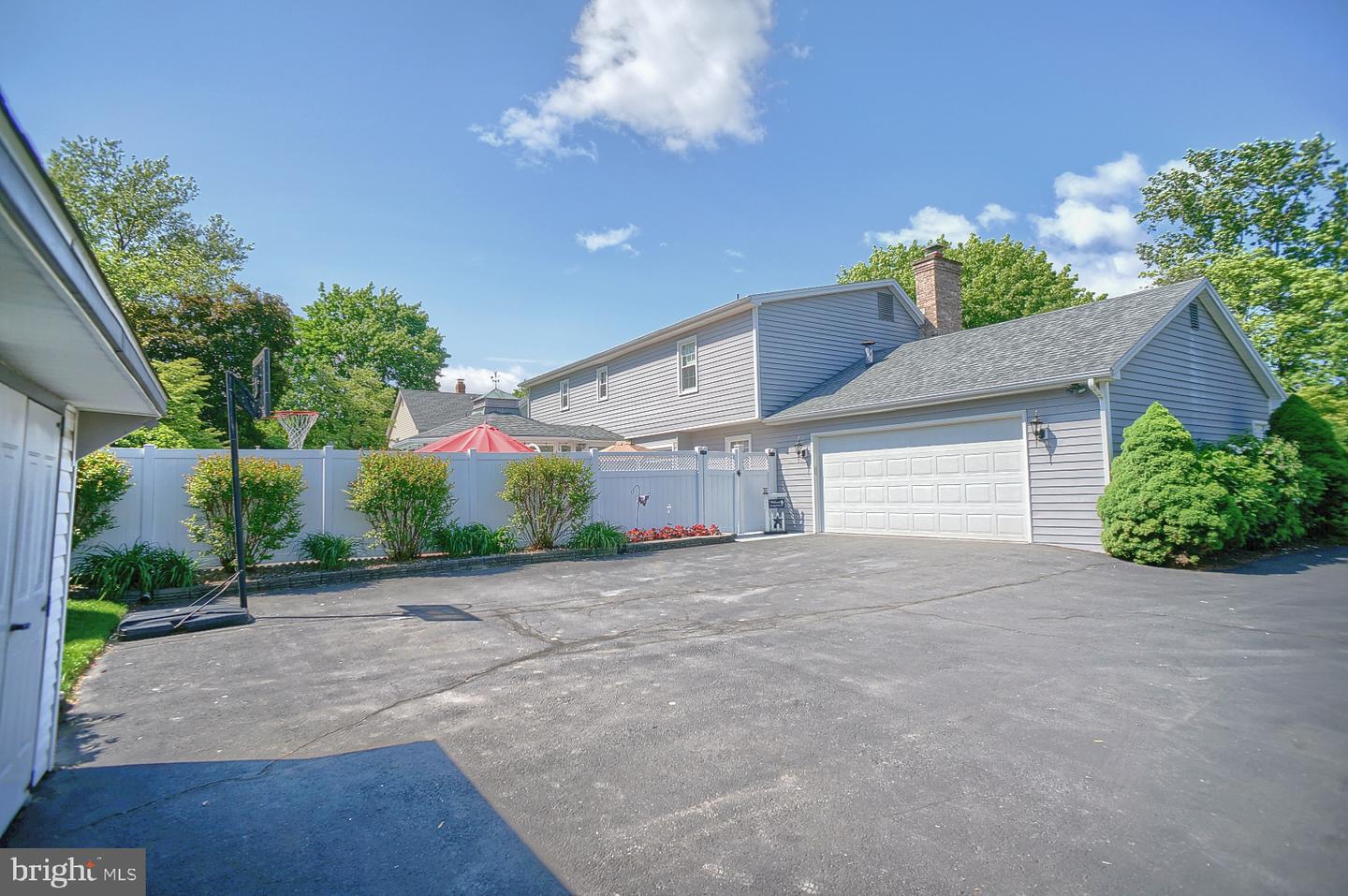 475 Woodcrest Dr