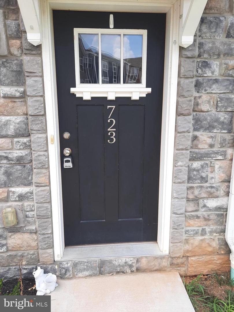 723 Admirals Quay Dr