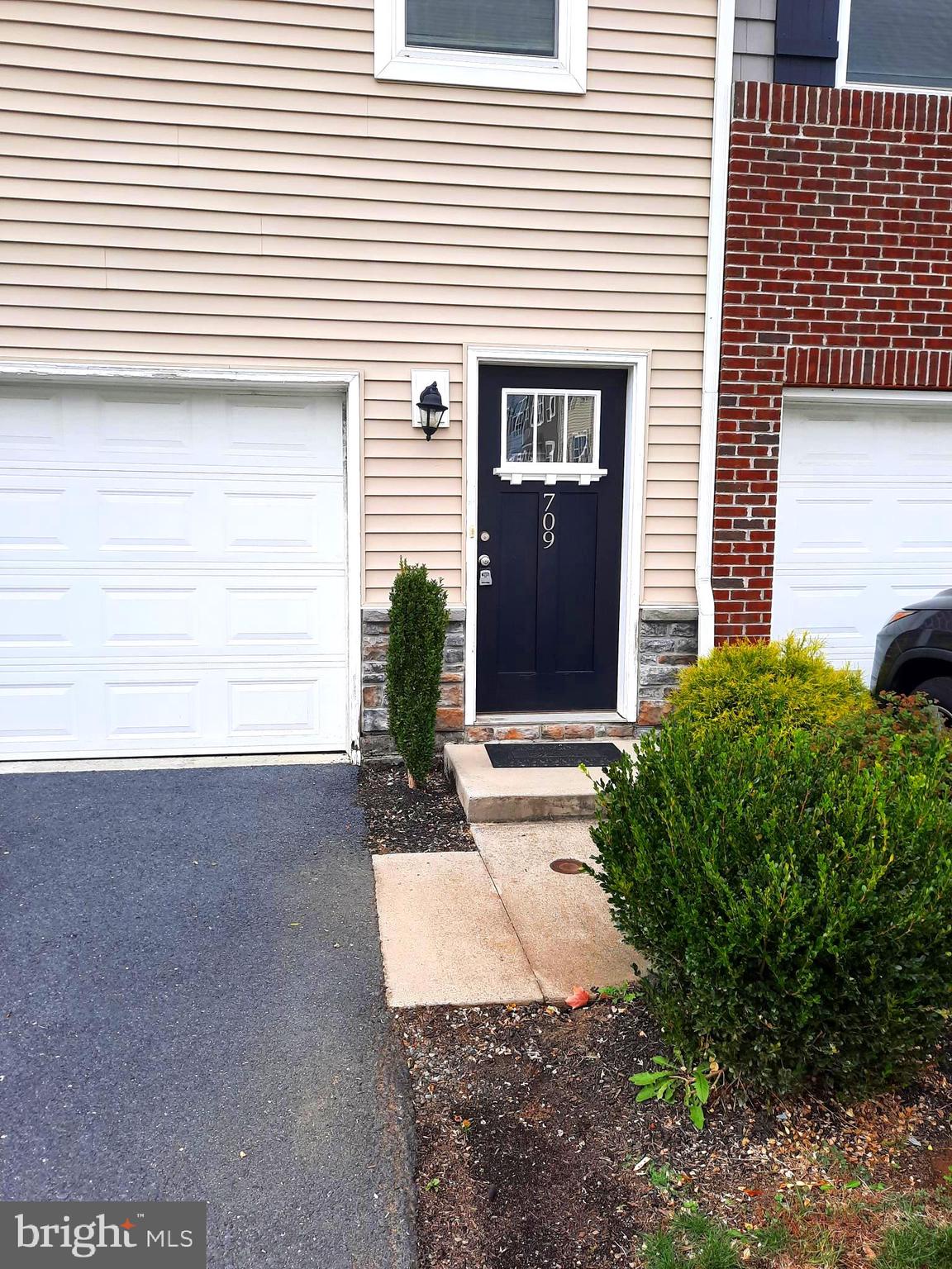 709 Admirals Quay Dr