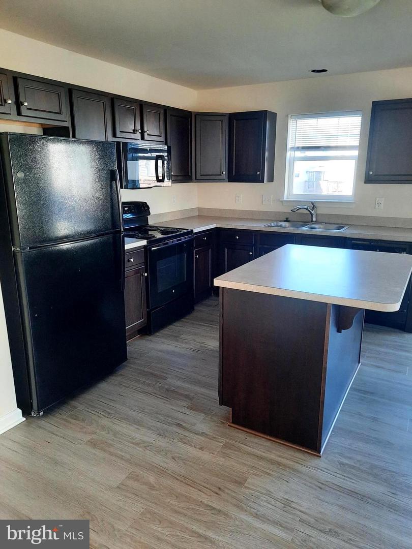 900 Admirals Quay Dr