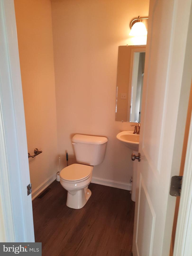 900 Admirals Quay Dr