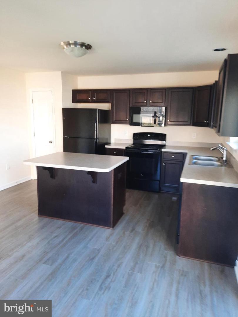 900 Admirals Quay Dr