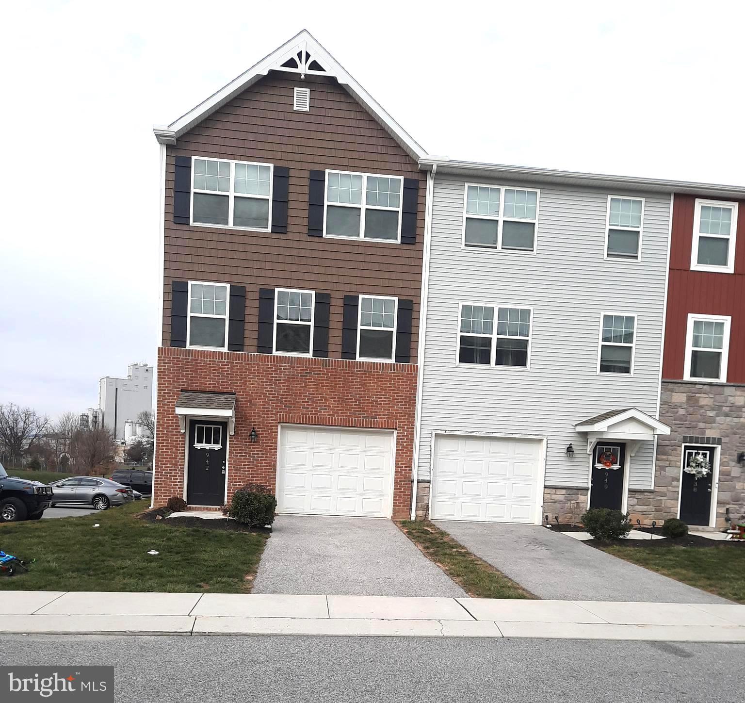 942 Admiral's Quay Drive