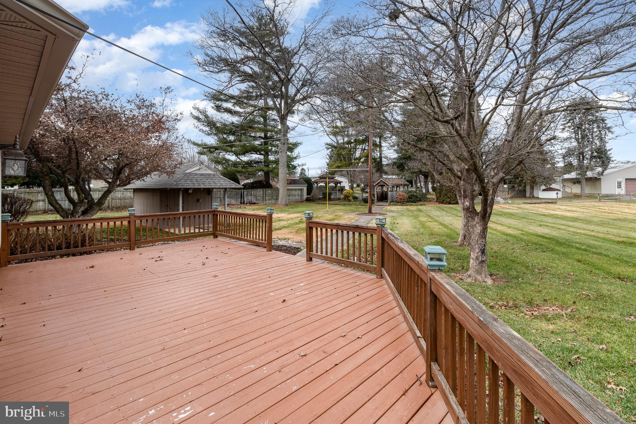 122 Woods Dr