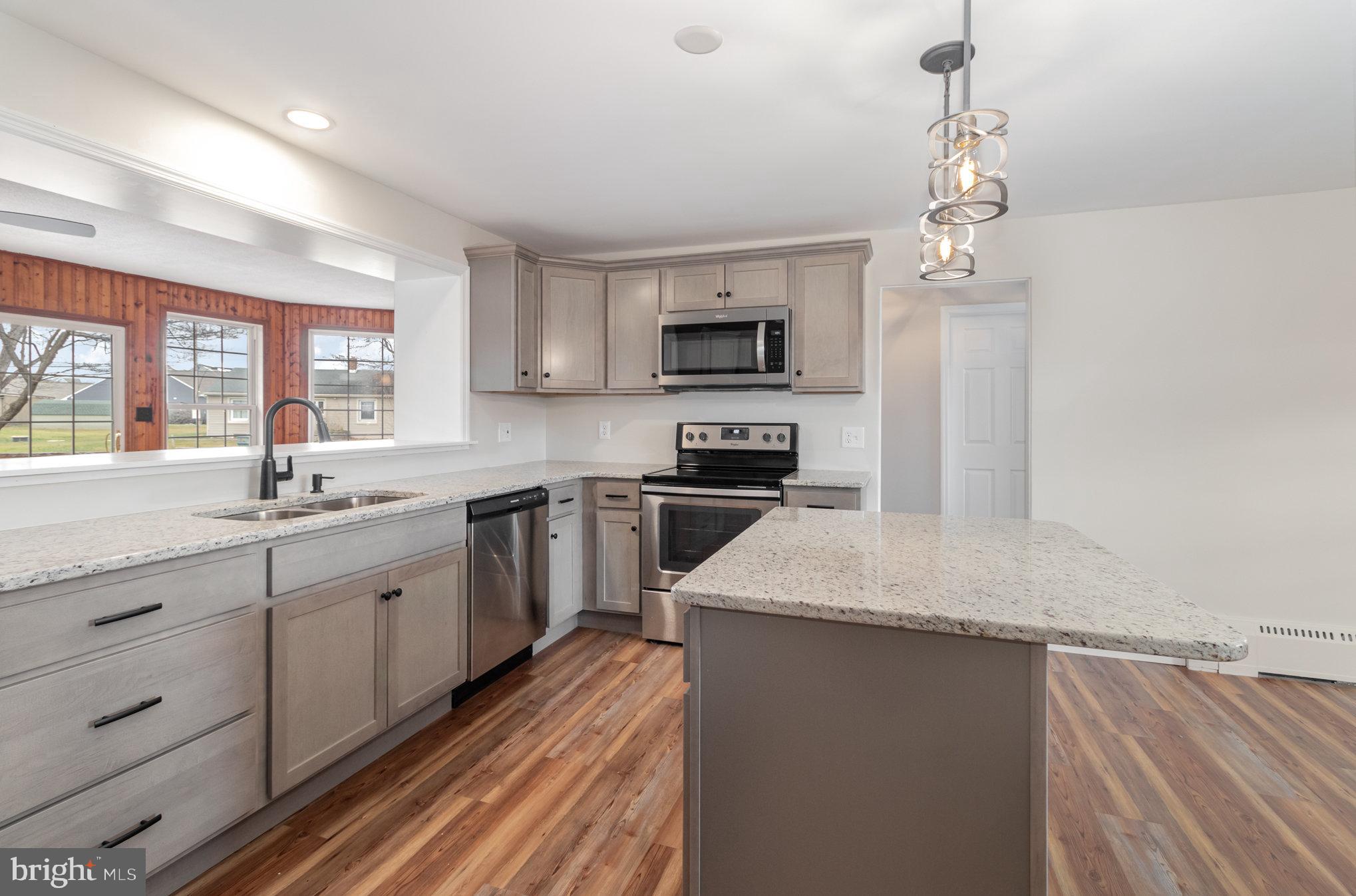 122 Woods Dr