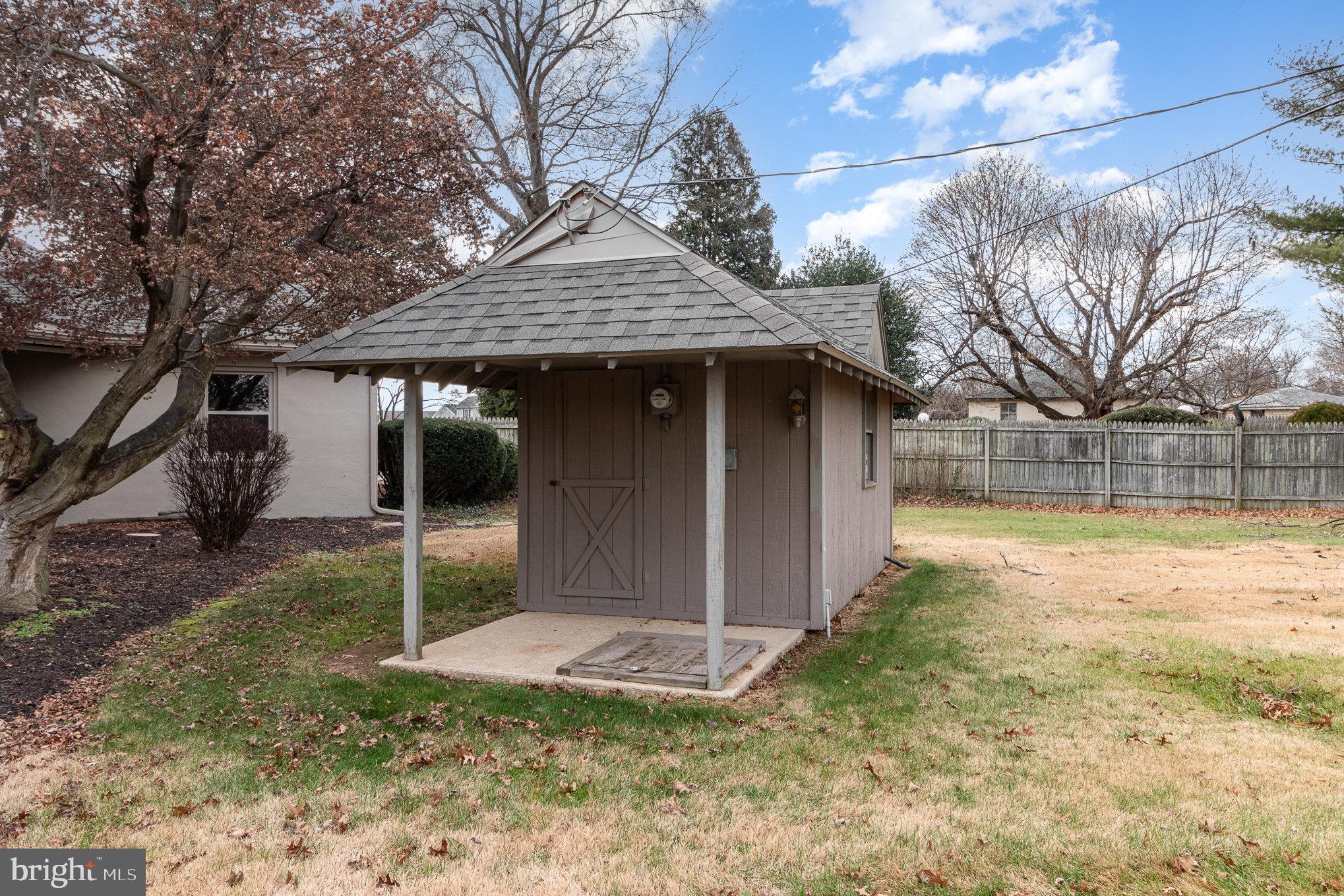 122 Woods Dr