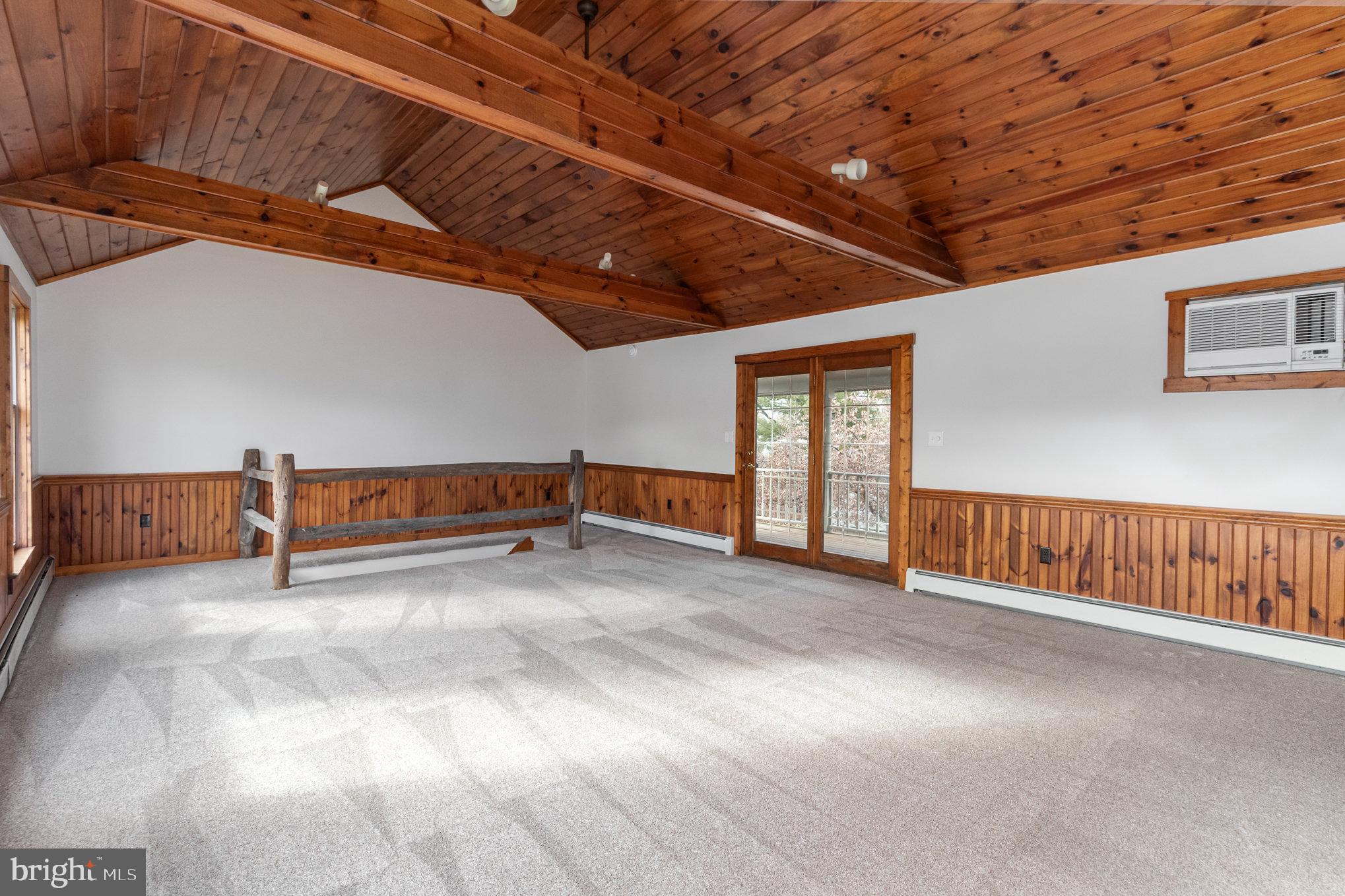 122 Woods Dr