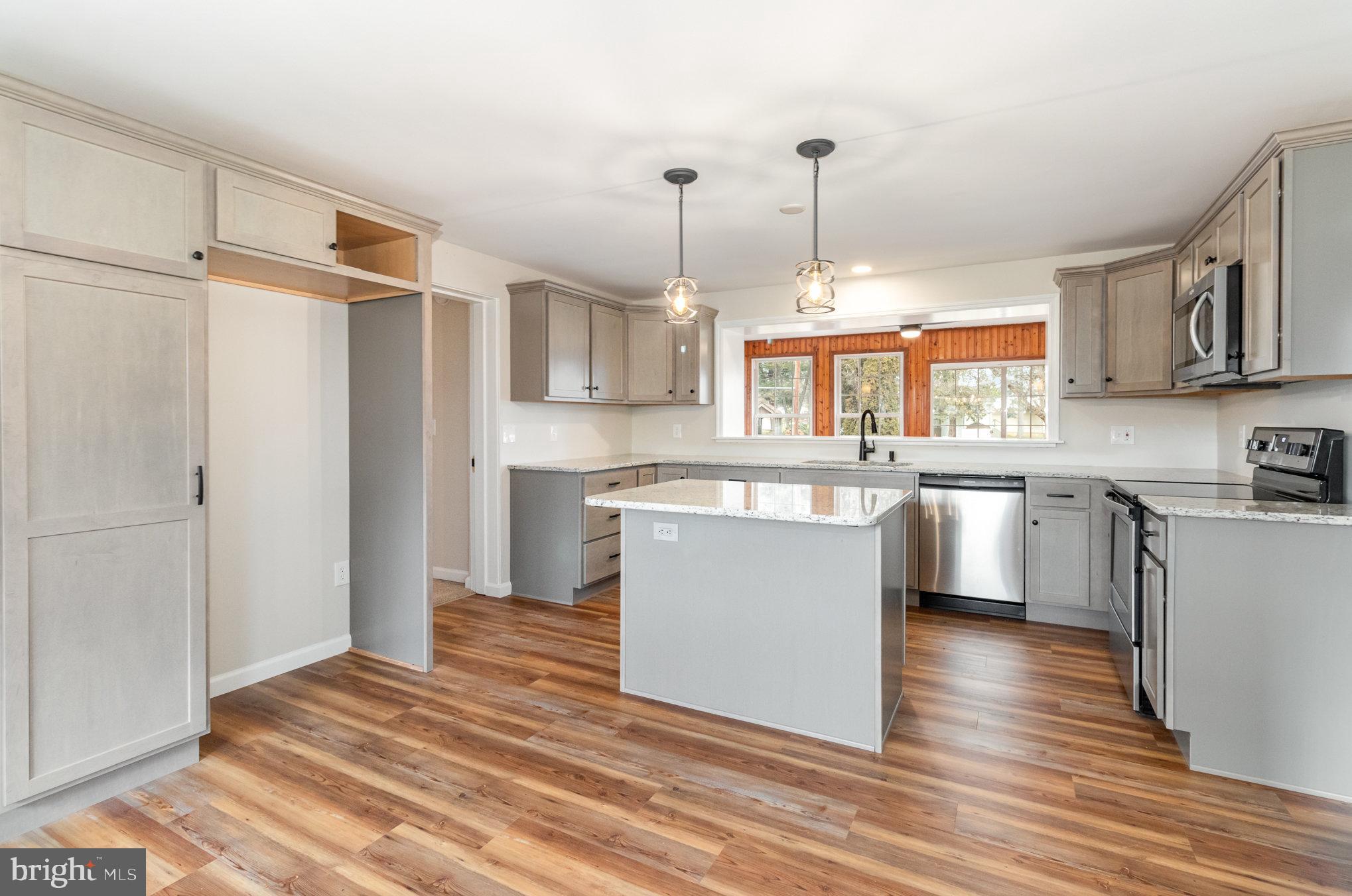 122 Woods Dr