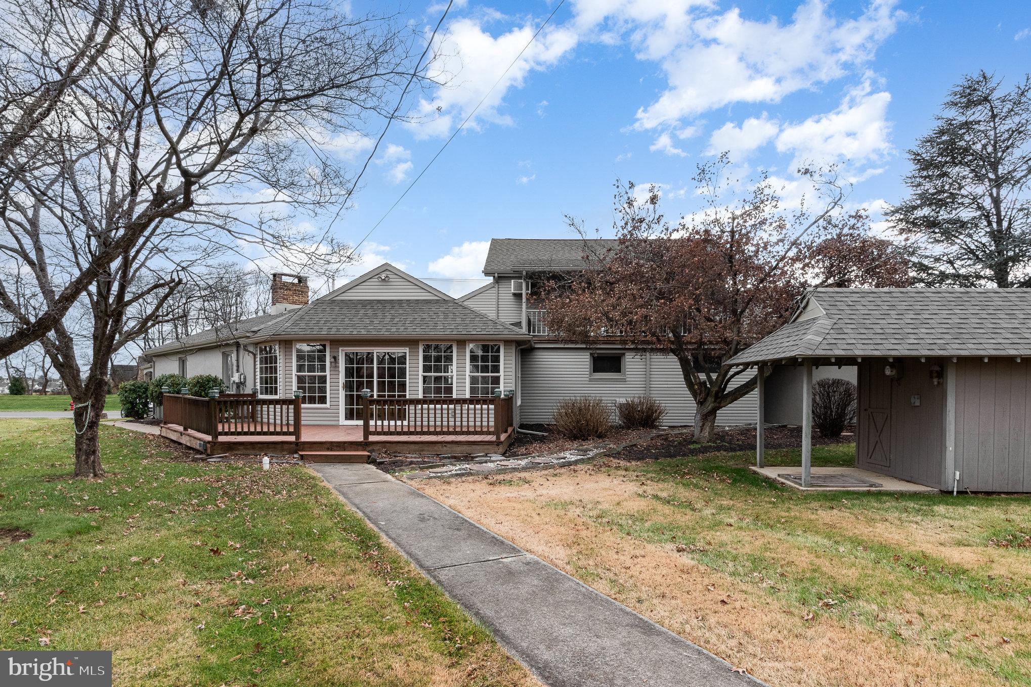 122 Woods Dr