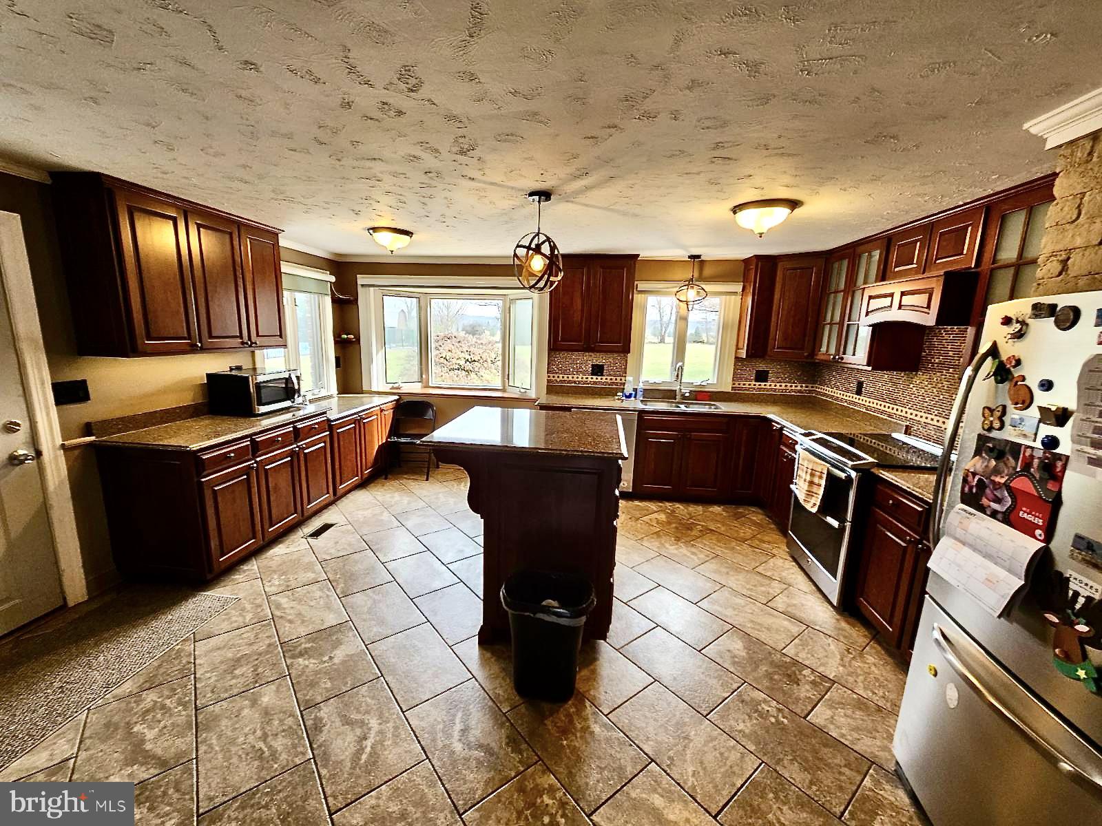21 Valley View Dr