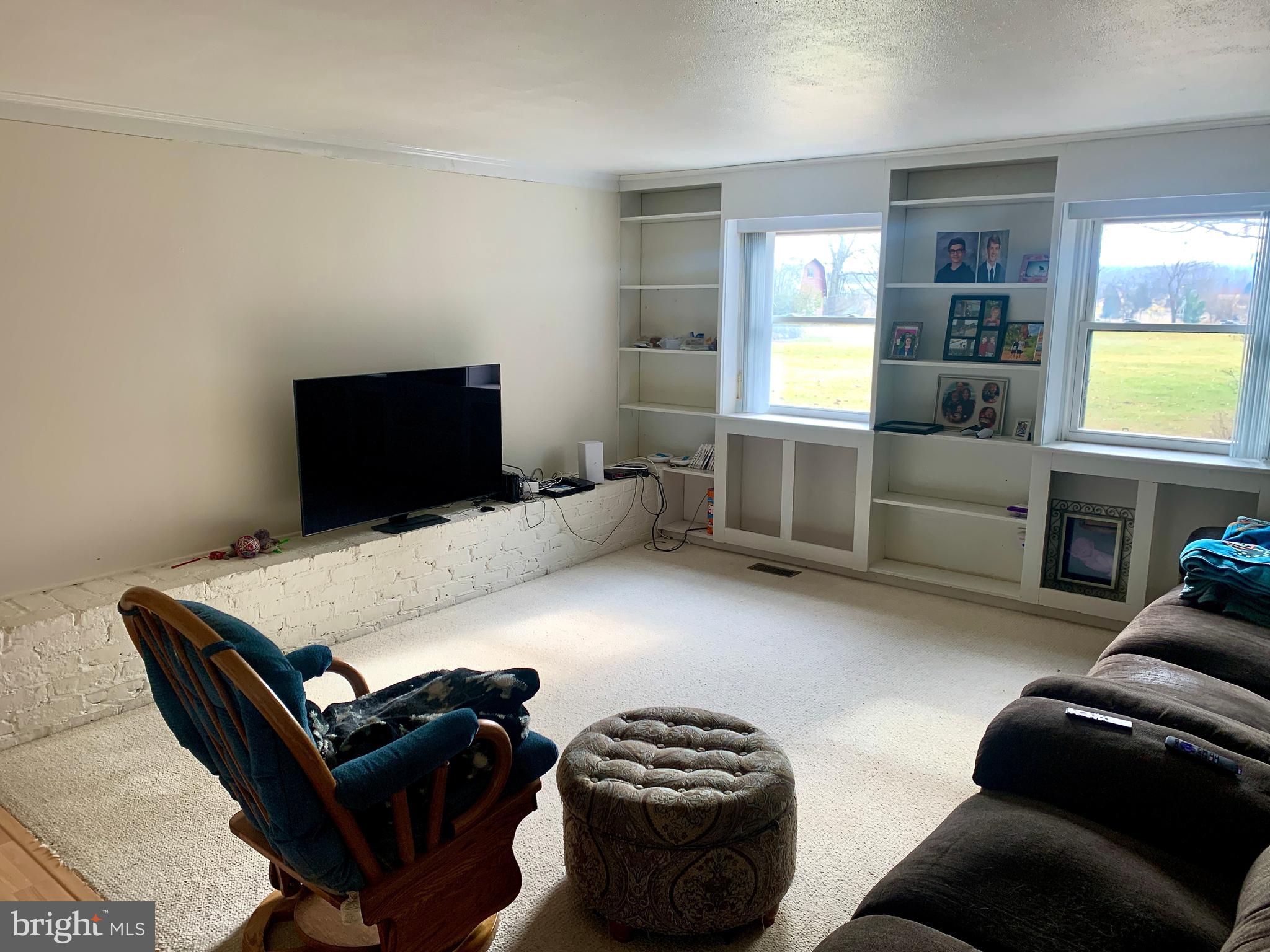 21 Valley View Dr
