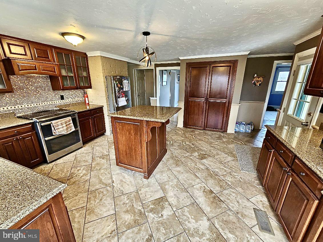 21 Valley View Dr