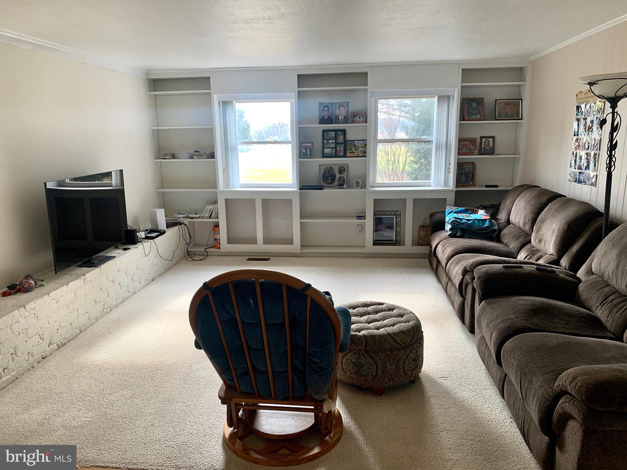 21 Valley View Dr