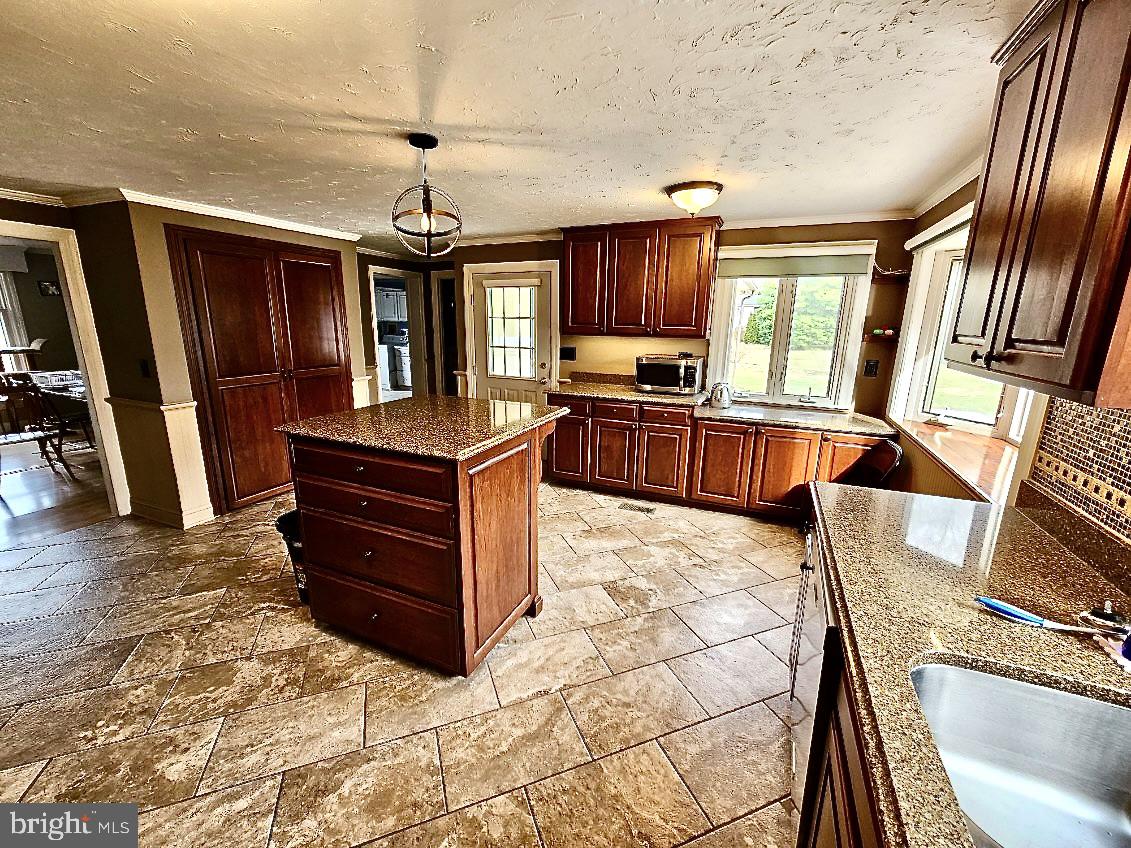 21 Valley View Dr