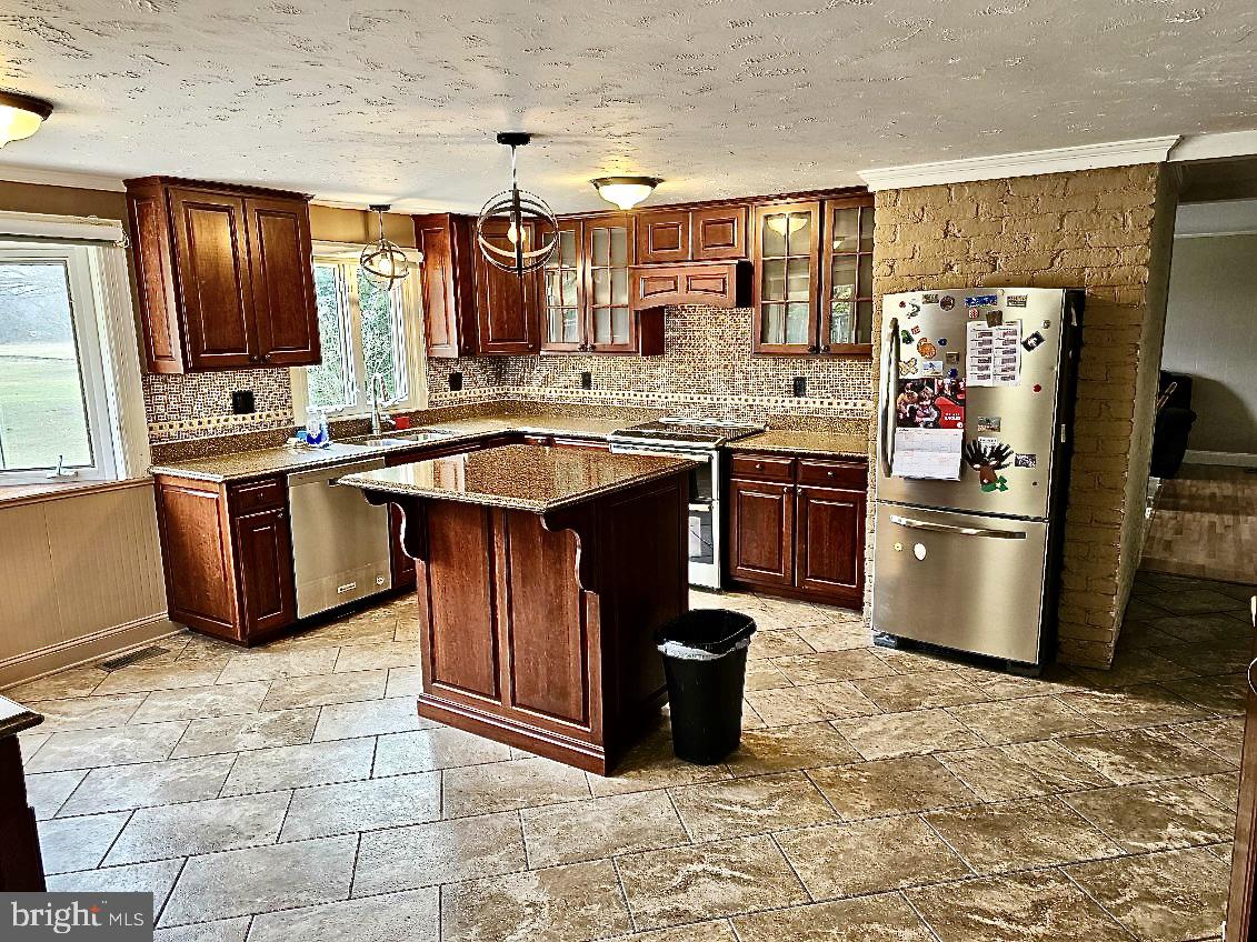 21 Valley View Dr