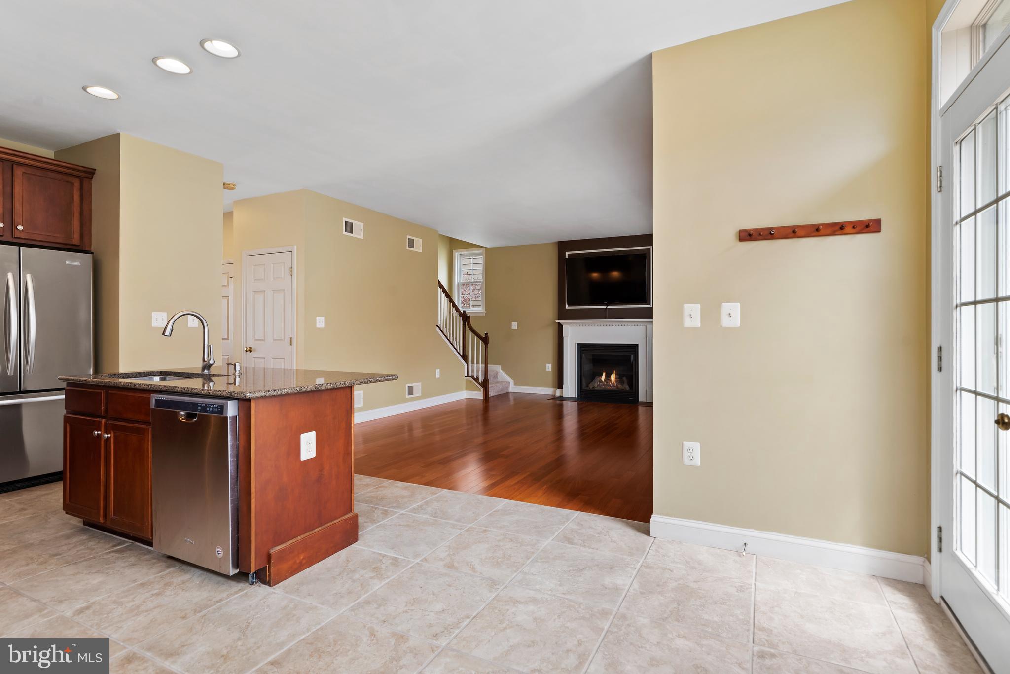 28 Summer Ln