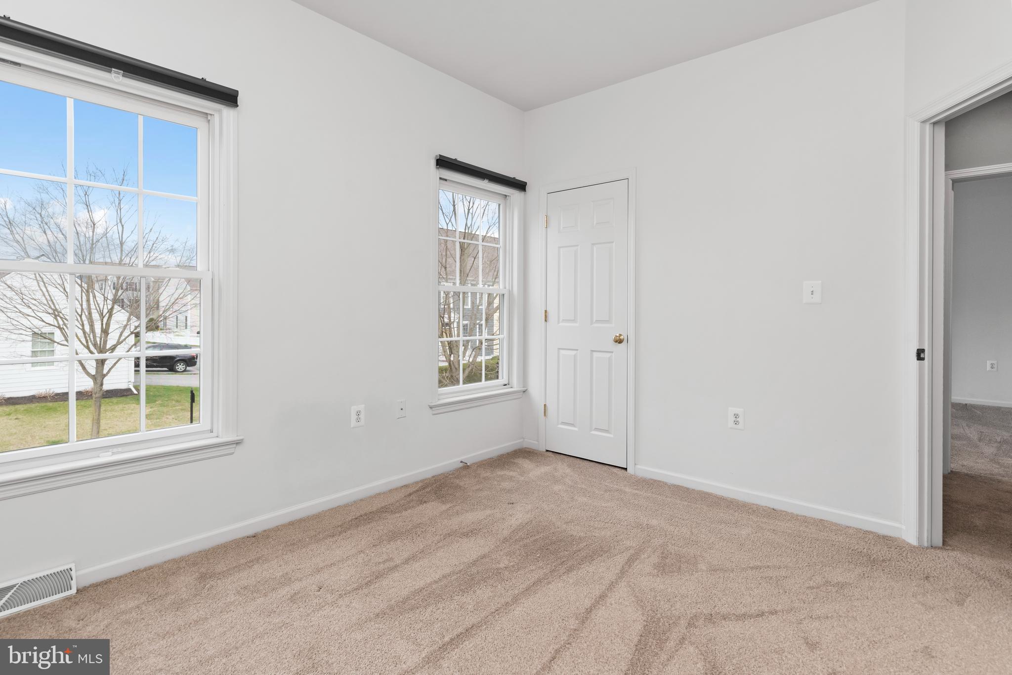 28 Summer Ln