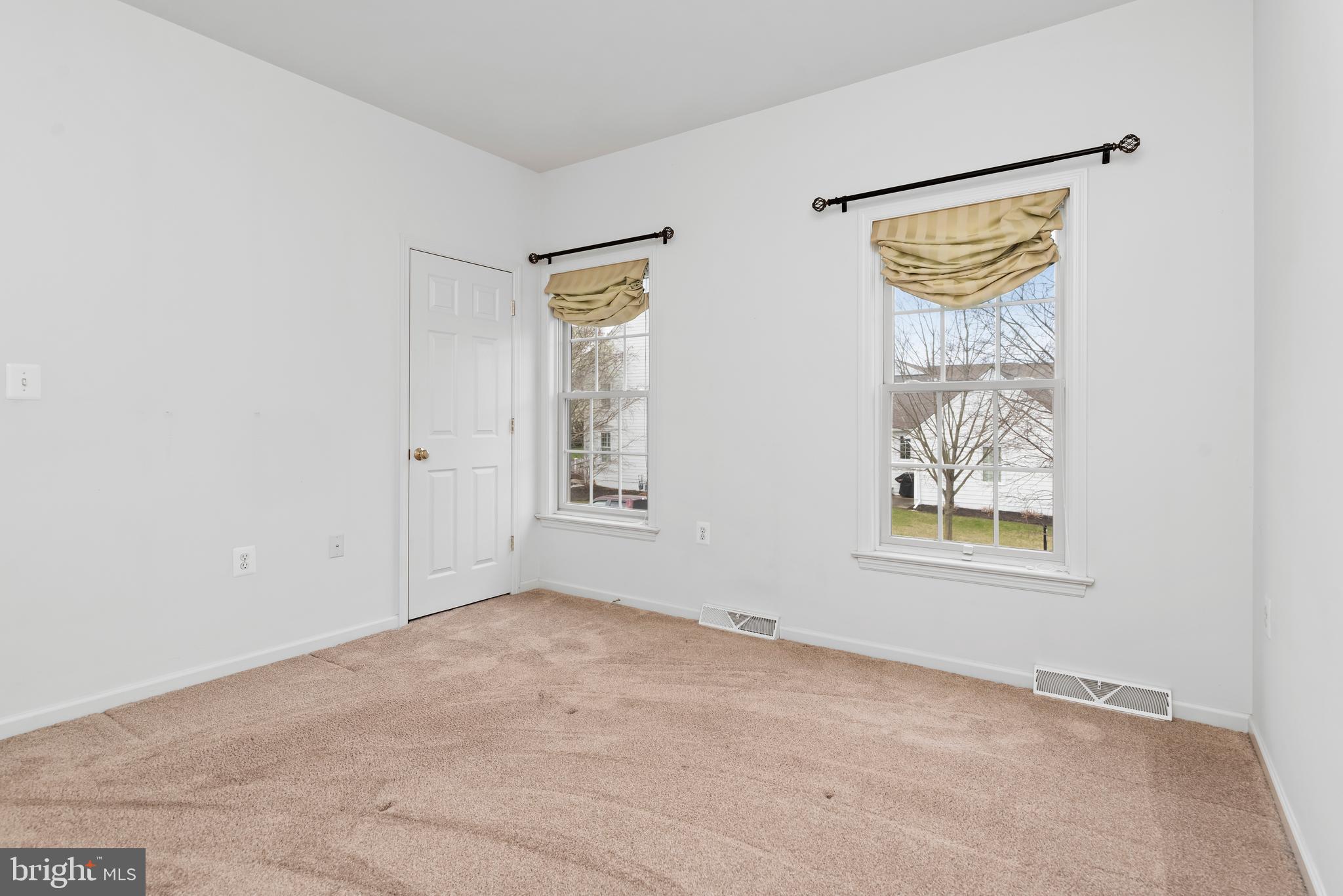 28 Summer Ln