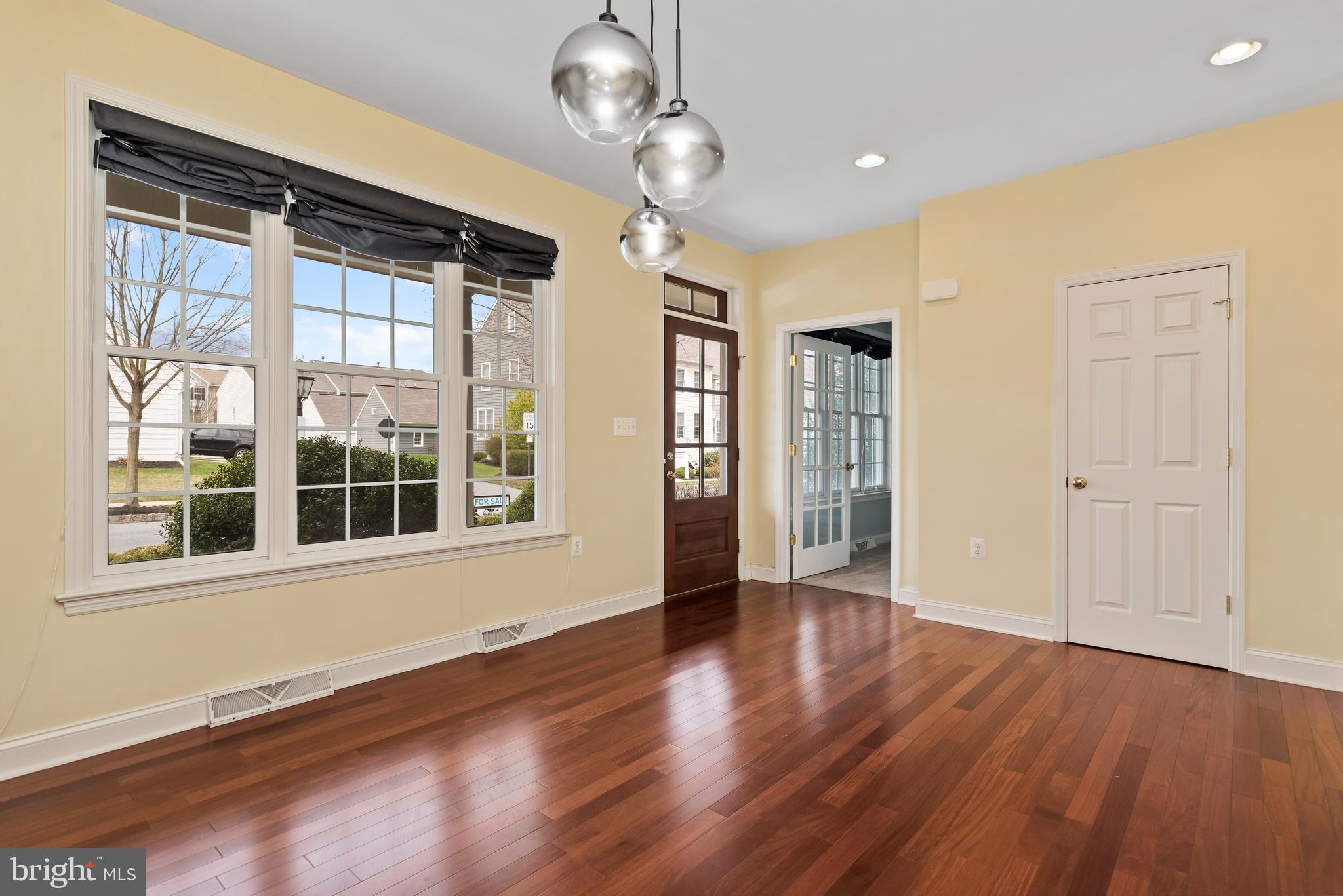 28 Summer Ln