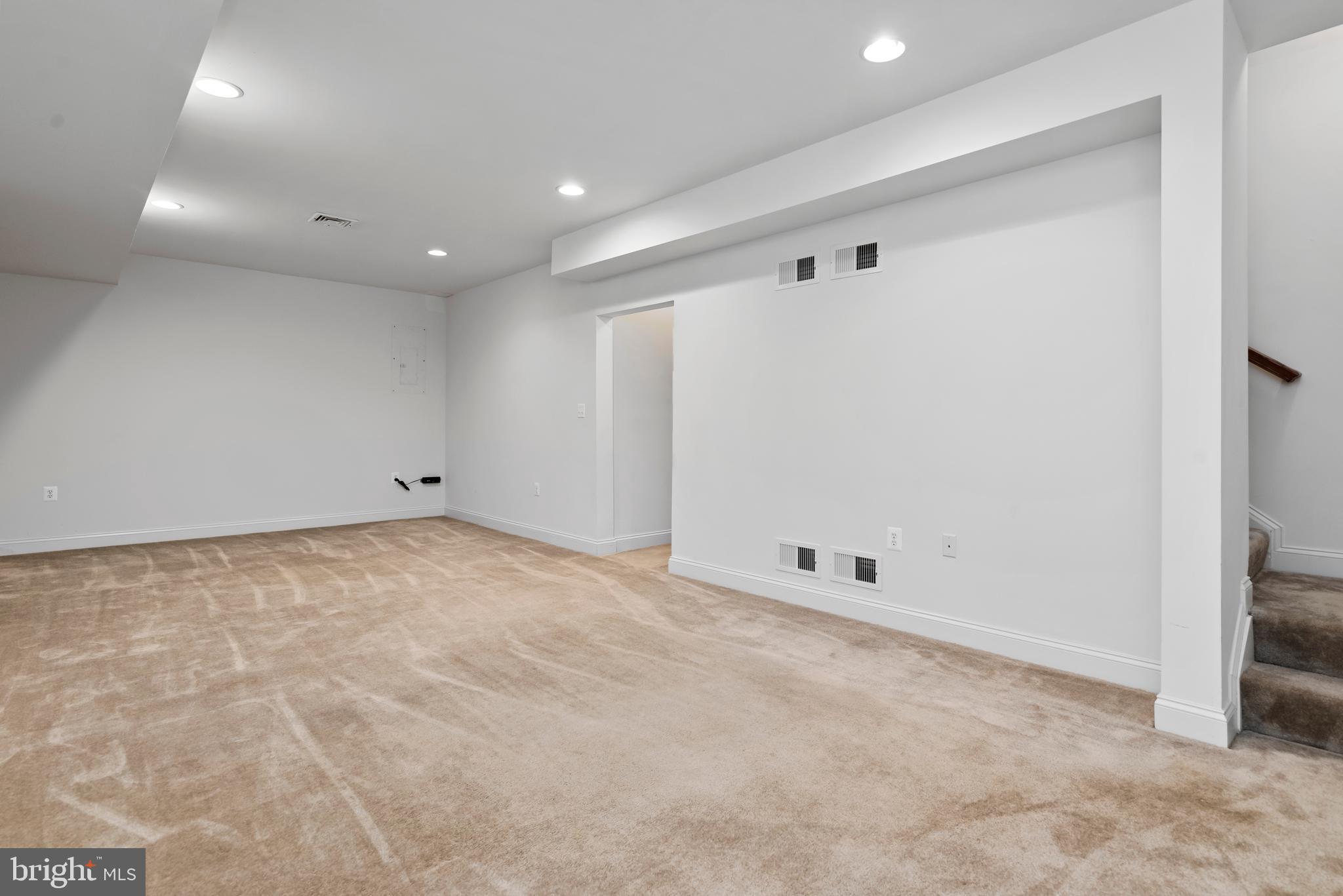28 Summer Ln