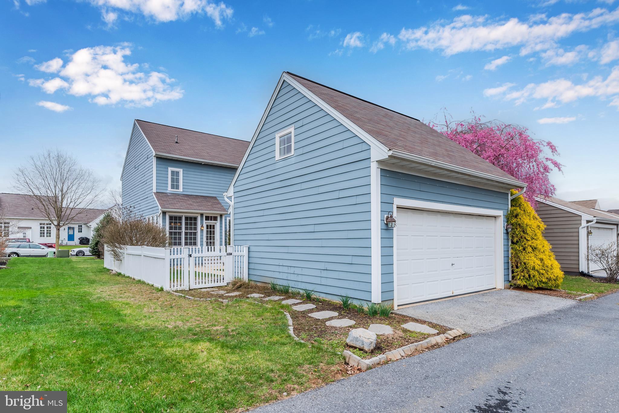 28 Summer Ln