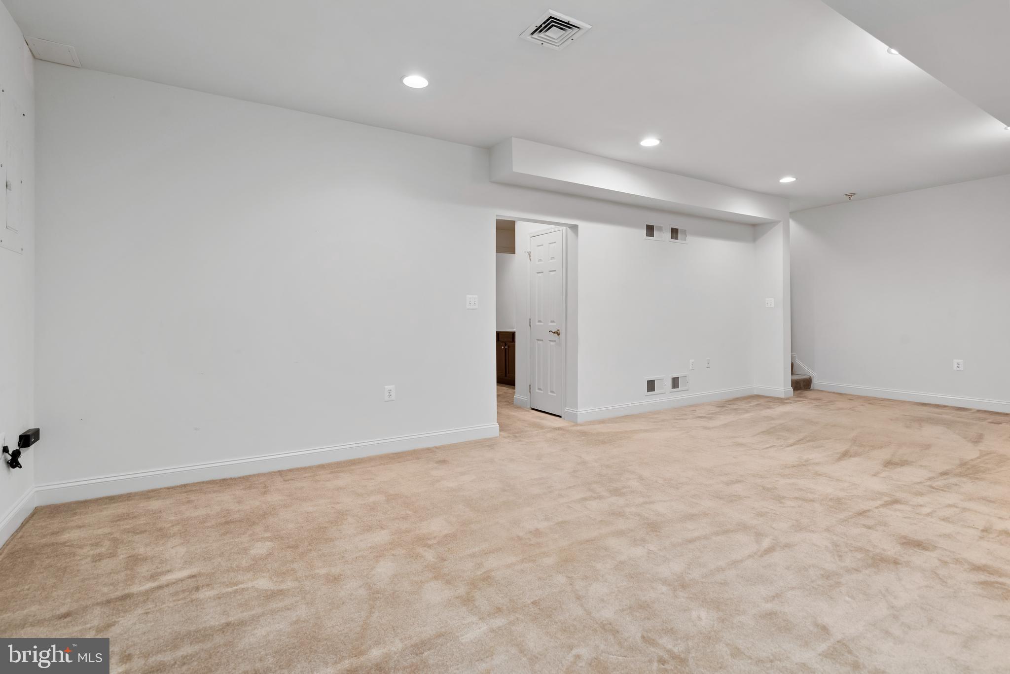 28 Summer Ln