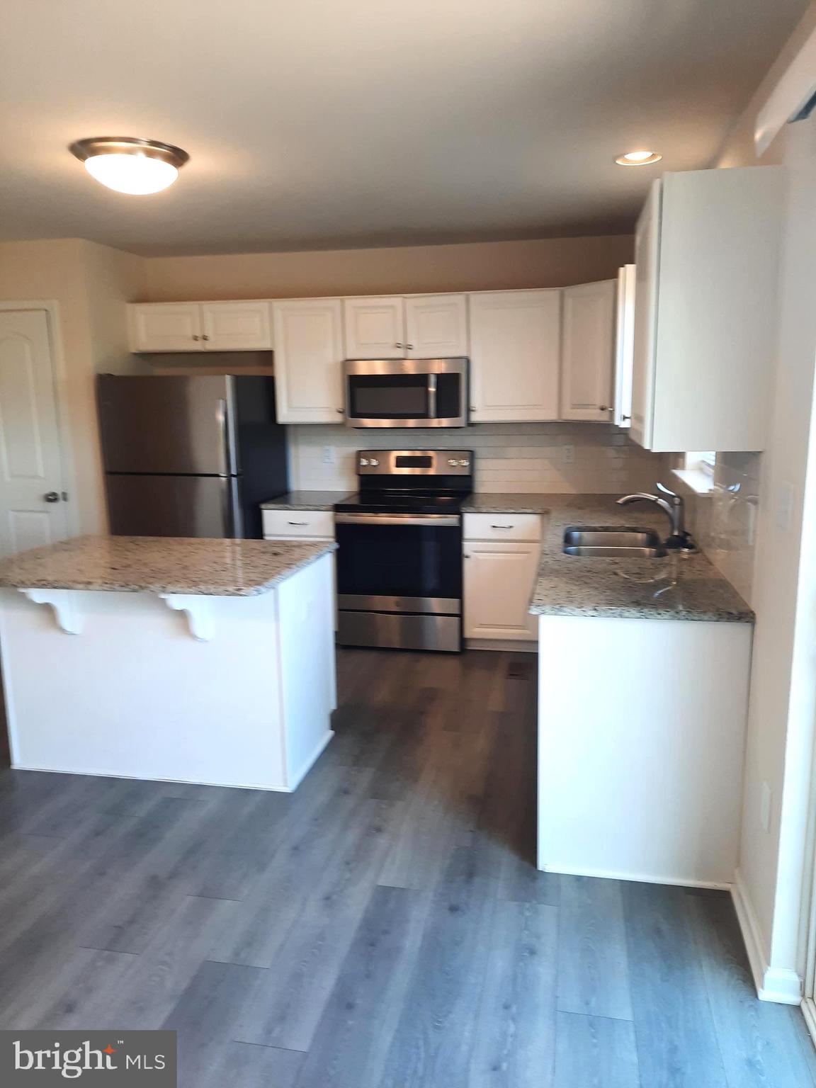 835 ADMIRALS QUAY DR